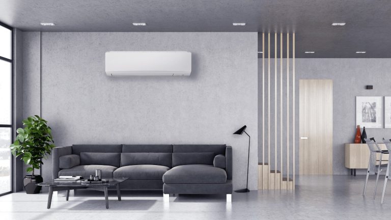 Climatisation murale dans un intérieur contemporain
